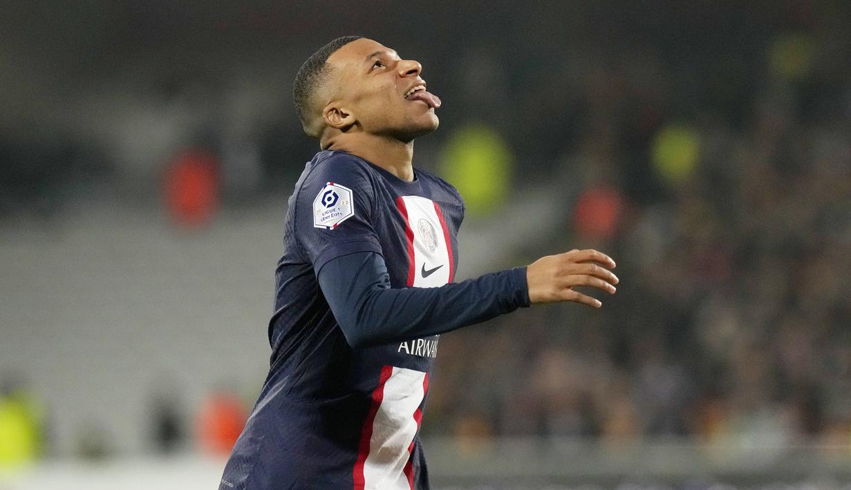 Belum diperkuat Lionel Messi dan Neymar, Mbappe dan kawan-kawan takluk 1-3 saat berlaga di kandang Lens, Stade Bollaert-Delelis. (AP Photo/Thibault Camus)