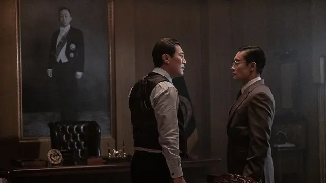 Adegan film The Man Standing Next. (Foto: Dok. Showbox/ KlikFilm)