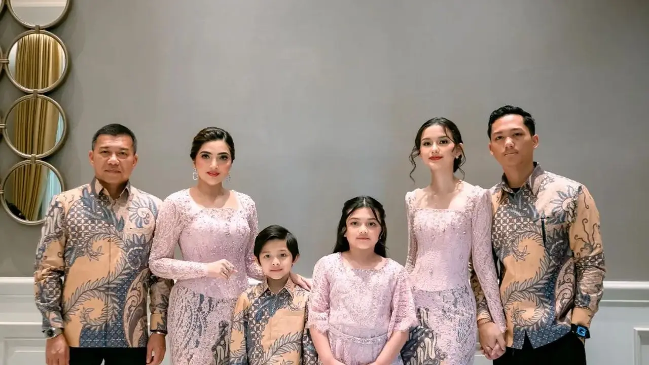 6 Potret Seragam Keluarga dari Pernikahan Aaliyah Massaid dan Thariq Halilintar yang Menginspirasi
