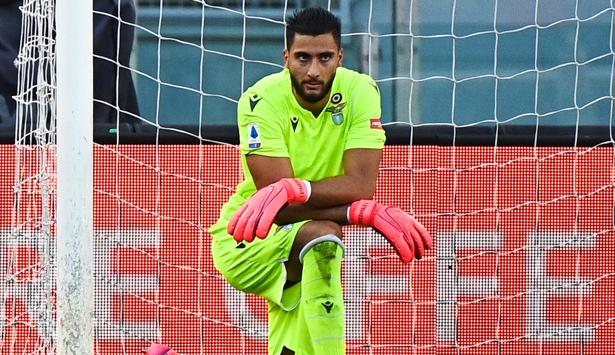 Thomas Strakosha. Kiper 26 tahun ini didatangkan Lazio pada awal 2014/2015. Ia sempat dipinjamkan selama semusim pada 2015/2016 ke klub Serie B Salernitana. Usai itu ia dipulangkan kembali ke Lazio hingga kini. Musim ini telah tampil 12 laga dengan torehan 4 kali clean sheet. (AFP/Vincenzo Pinto)