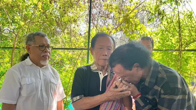 Ketua Umum GRIB Jaya Hercules Rosario Marshal bertemu Jenderal TNI (Purn) Sutiyoso di kediamannya di kawasan Cibubur, Jakarta, Rabu (28/5/2025) (Istimewa)
