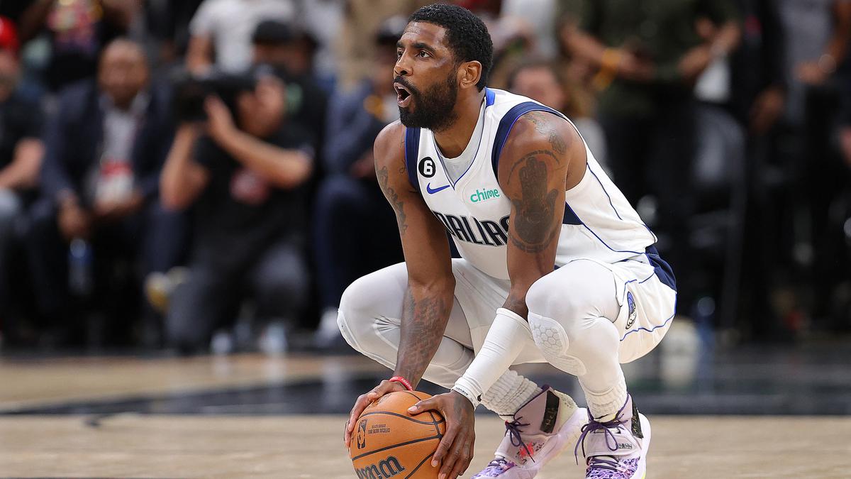 Cara Bintang NBA Kyrie Irving Tetap Bugar saat Ramadan