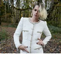 Intip 5 gaya pilihan Kristen Stewart yang memukau dari koleksi CHANEL Métiers d’art 2020/21.