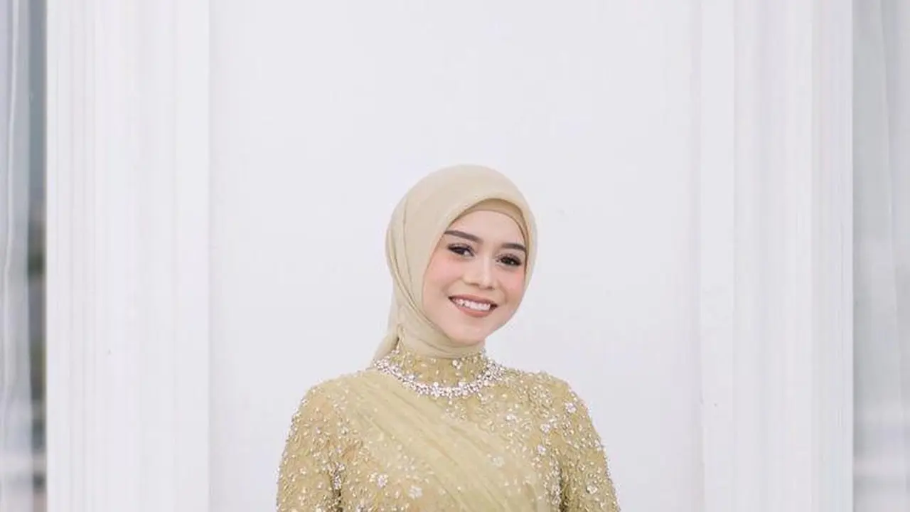 8 Inspirasi Kebaya Hijab untuk Wisuda-Kondangan dari Lesti Kejora hingga Atalia Praratya