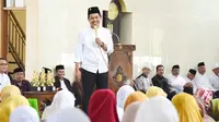 Bupati Purwakarta Dedi Mulyadi didapuk menjadi penceramah dalam acara Peringatan Isro Mi'raj di Mesjid Agung Ciwidey.