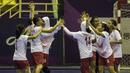 Atlet bola tangan Indonesia melakukan selebrasi usai menaklukkan Malaysia pada laga Asian Games 2018 di GOR Popki Cibubur, Jakarta Timur, Selasa (14/8/2018). Indonesia menang 23-15 atas Malaysia. (Bola.com/Vitalis Yogi Trisna)