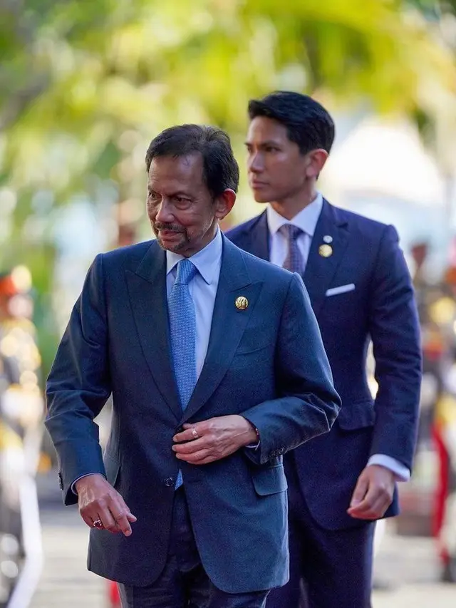 Pangeran Abdul Mateen mendampingi ayahnya, Sultan Hassanal Bolkiah dalam menghadiri KTT ke-42 ASEAN 2023 di Labuan Bajo, Nusa Tengara Timur (NTT). (Liputan6.com/ Benedikta Miranti)