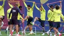 Pemain Barcelona saat mengikuti sesi latihan di Ciutat Esportiva Joan Gamper, Sant Joan Despi, Selasa (9/6/2020). Barcelona gelar latihan jelang menghadapi Mallorca pada 14 Juni mendatang. (AFP/Handout/FC Barcelona/Miguel Ruiz)