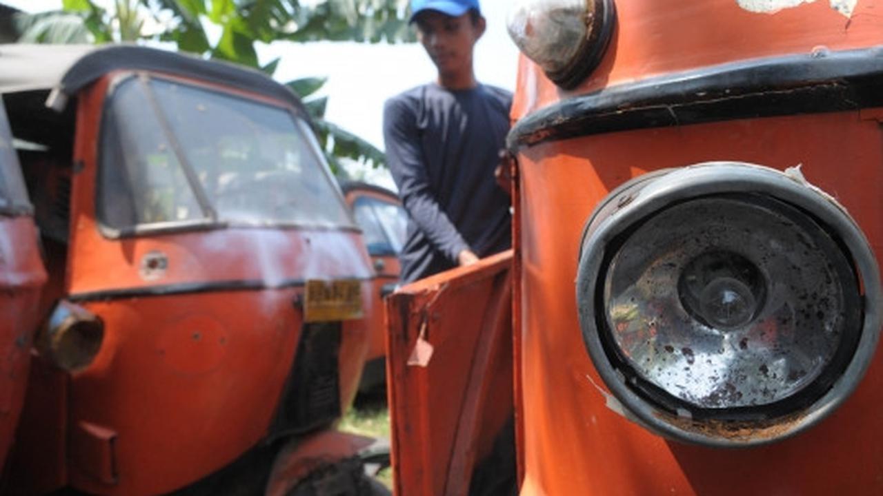 Melihat pemusnahan bajaj dua tak di Cipinang Bali
