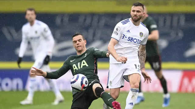 FOTO: Kalah 1-3 dari Leeds United, Tottenham Masih Malu-Malu ke Lima Besar - Giovani Lo Celso; Stuart Dallas