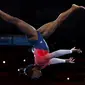 Pesenam Amerika Serikat (AS), Simone Biles beraksi di balok keseimbangan pada Kejuaraan Dunia Senam di Stuttgart, Jerman, Selasa (10/9/2019). Ini untuk ketiga kalinya Stuttgart menjadi tuan rumah bagi ajang yang digelar mulai 4 Oktober sampai 13 Oktober mendatang. (AP/Matthias Schrader)