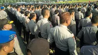 Kapolda Unggung memerintahkan polisi berambut merah ini segera menyemir hitam rambutnya (Liputan6.com/Audrey Santoso)