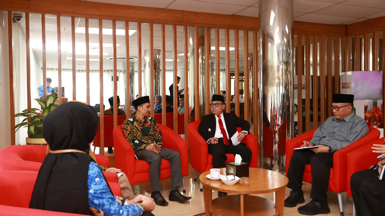 Badan Wakap Indonesia (BWI) Banyuwangi berdialog dengan Wakil Bupati Banyuwangi Mujiono (Istimewa)