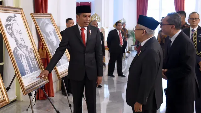 Presiden Joko Widodo atau Jokowi menganugerahkan gelar Pahlawan Nasional kepada enam orang tokoh