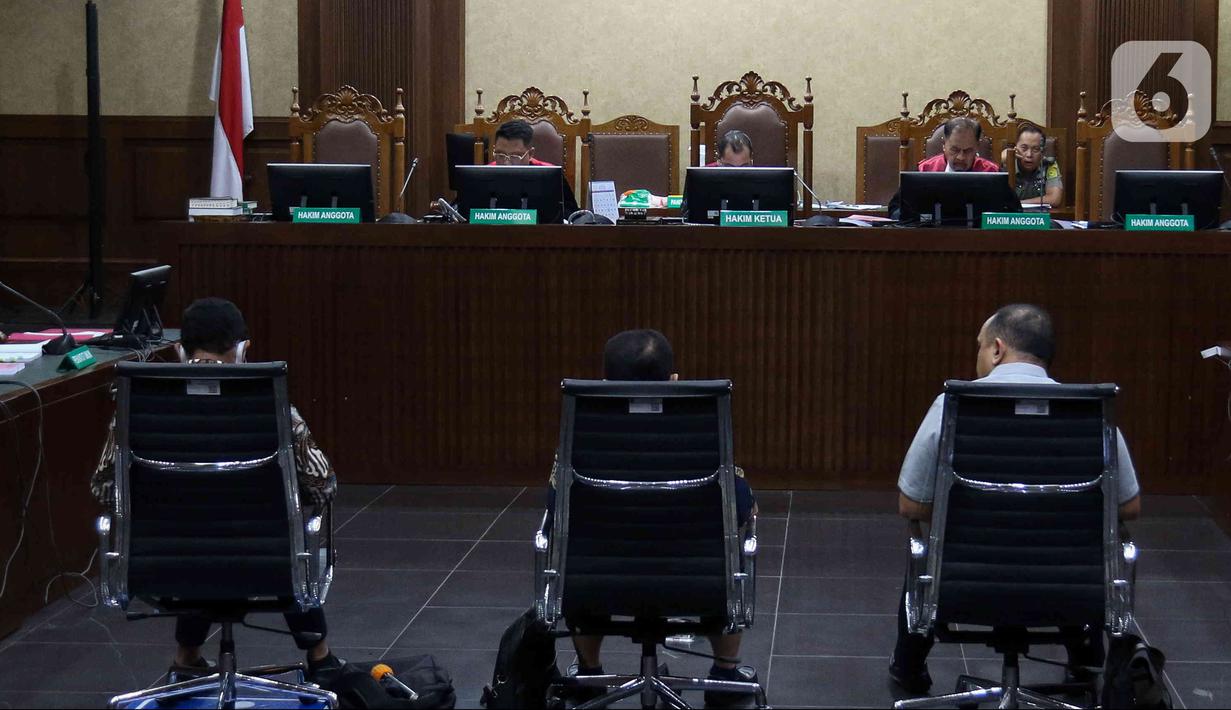 Ia diadili bersama mantan Dirut Badan Aksesibilitas Telekomunikasi dan Informasi (Bakti) Kominfo Anang Achmad Latif dan Tenaga Ahli pada Human Development Universitas Indonesia (Hudev UI) Yohan Suryanto. (Liputan6.com/Herman Zakharia)