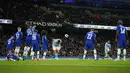 Pemain Manchester City Riyad Mahrez (kedua kanan) mencetak gol ke gawang Chelsea pada pertandingan sepak bola putaran ketiga Piala Liga Inggris atau Carabao Cup di Etihad Stadium, Manchester, Inggris, 9 November 2022. Manchester City menang 2-0. (AP Photo/Dave Thompson)