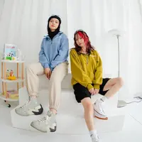 Manfaatkan TikTok sebagai media promosi dan penjualan, brand fashion lokal ini laris manis hingga kehabisan stok. Intip strateginya berikut ini! (Instagram/sweaterpolos.id).