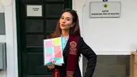 Mayang Lucyana Lulus S1, Tulis Pesan Haru untuk Vanessa Angel &amp; Ibu