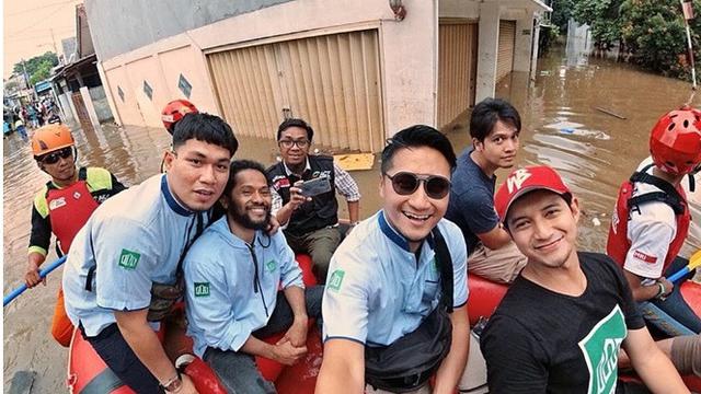 Sebut Rambut Barunya Mirip Nobita, Ini 6 Potret Terbaru Rizal Armada