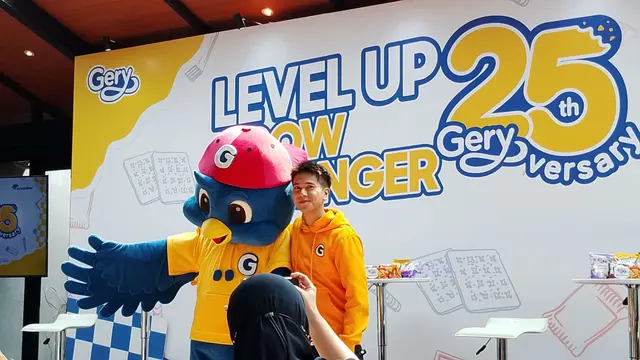 Iqbaal Ramadhan dan Maskot Gery