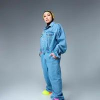 Melly Goeslaw tampil makin muda setelah turun berat badan 25 kg dalam 4 bulan [@melly_goeslaw]