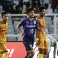 Striker muda FC Tokyo yang dijuluki Messi dari Jepang, Takefusa Kubo, berhasil mencetak dua gol dalam kemenangan 4-2 atas Bhayangkara FC di Stadion Utama Gelora Bung Karno, Senayan, Jakarta, Sabtu (27/1/2018). (Liputan6.com/Faizal Fanani)