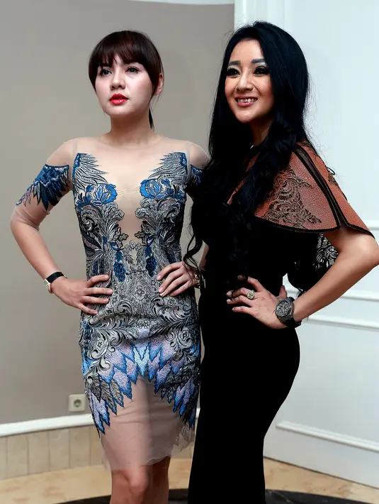 Vicky Shu digandeng oleh Diana Putri seorang desainer untuk mengembangkan fashion tanah air di amerika dengan menonjolkan desain bertema 'Garuda'. (Wimbarsana Kewas/Bintang.com)