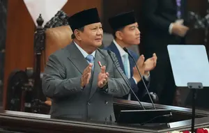 Momen Jokowi Beri Jempol ke Prabowo Usai Pidato Kenegaraan