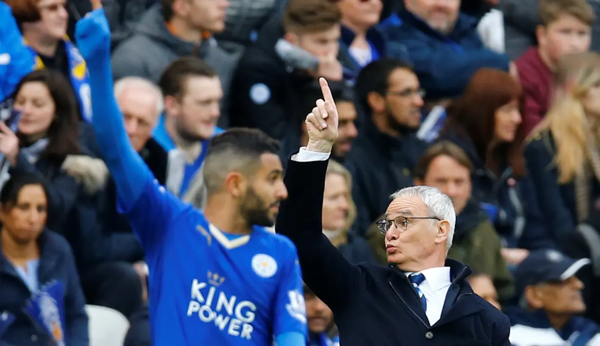 Claudio Ranieri membawa Leicester City menjuarai Liga Inggris musim 2015-2016. (Reuters/Darren Staples)