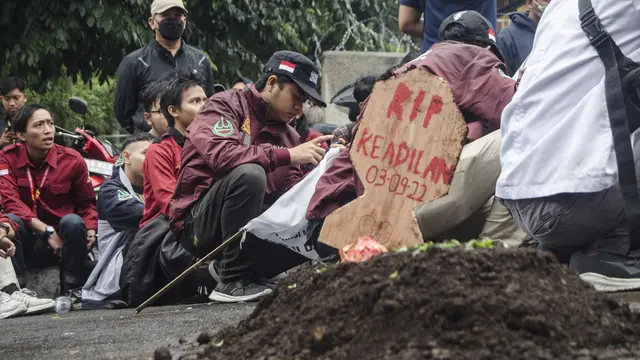 Demonstrasi tolak kenaikan harga BBM di Kota Bandung.
