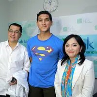 Adra dampingi Tantri Kotak melahirkan. (Adrian Putra/Bintang.com)