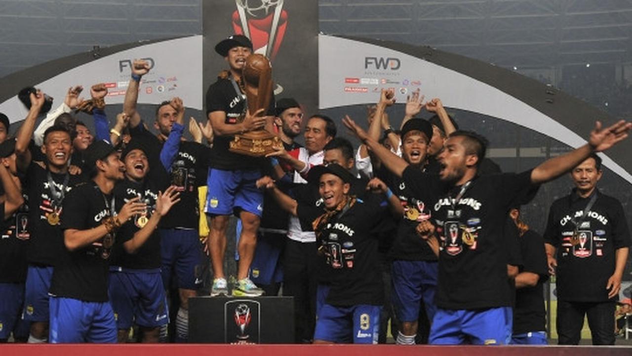 Euforia Persib angkat trofi juara Piala Presiden