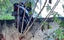 Mau Curi Motor, Eh Nyangkut di Pagar! Aksi Maling Ini Bikin Geleng-Geleng