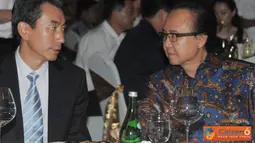 Citizen6, Denpasar: Menteri Kelautan dan Perikanan Sharif C Sutardjo menandatangani kesepakatan MOU antara negara Republik Indonesia dan Republik Rakyat Tiongkok di Denpasar, Bali pada, Selasa (7/8). (Pengirim: Efrimal Bahri) 