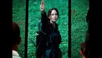 Salam Tiga Jari: Dari THE HUNGER GAMES ke Pesan Perjuangan di Indonesia