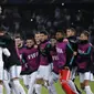 Para pemain Real Madrid merayakan gol yang dicetak Cristiano Ronaldo ke gawang Gremio pada laga final Piala Dunia Antarklub di Stadion Syeikh Zayed, Abu Dhabi, Sabtu (16/12/2017). Real Madrid menang 1-0 atas Gremio. (AP/Hassan Ammar)