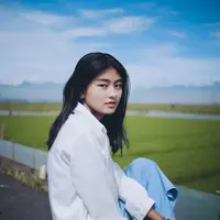Mendengarkan cerita anak tanpa terburu-buru menghakimi atau memberi nasihat dapat membuat remaja merasa lebih nyaman, dihargai, dan aman untuk terbuka kepada orang tua. (Foto/Dok: Pexels)