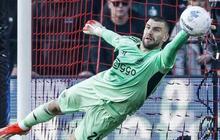 Maarten Paes Makin Bersinar di Ajax: Clean Sheet Bertambah, Peluang Jadi Kiper Utama Terbuka Lebar
