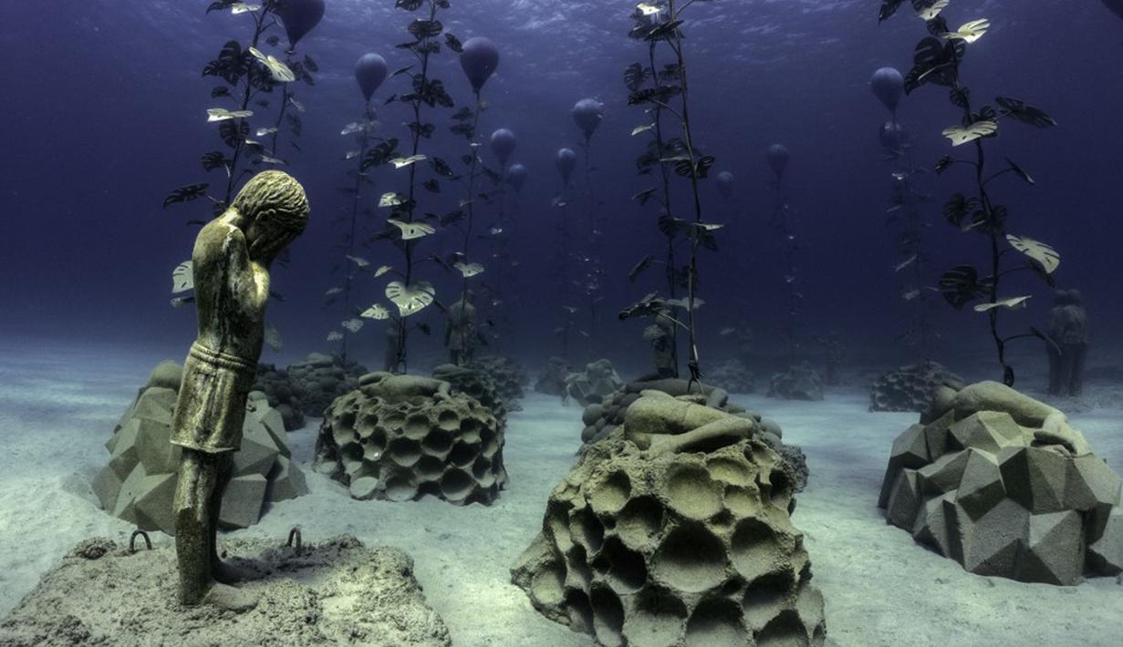 Pemandangan taman patung bawah laut MUSAM di Ayia Napa, Siprus, 18 September 2021. Menurut situs web museum, taman ini menjadi simbol untuk meningkatkan kisah Zona Perlindungan Laut yang baru dibuat Ayia Napa sambil mengakui praktik penggundulan hutan di masa lalu. (EMILY IRVING-SWIFT/AFP)