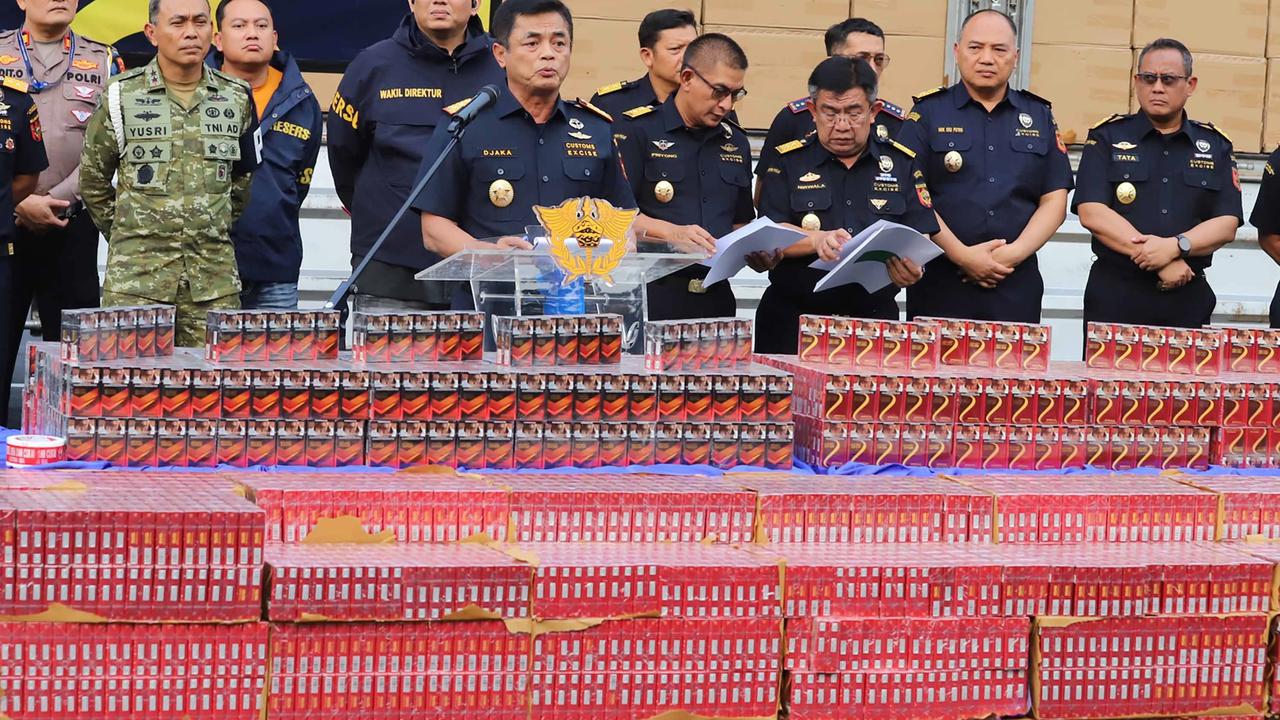 FOTO: Bea Cukai Gagalkan Peredaran  8,9 Juta Batang Rokok Ilegal