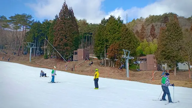 Bermain ski di Megahira ski resort, Prefektur Hiroshima (Liputan6.com/ Mevi Linawati)