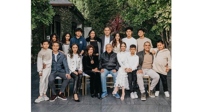 6 Potret Mikhayla di Pemotretan Bareng Generasi Bakrie, Jadi Penerus Old Money