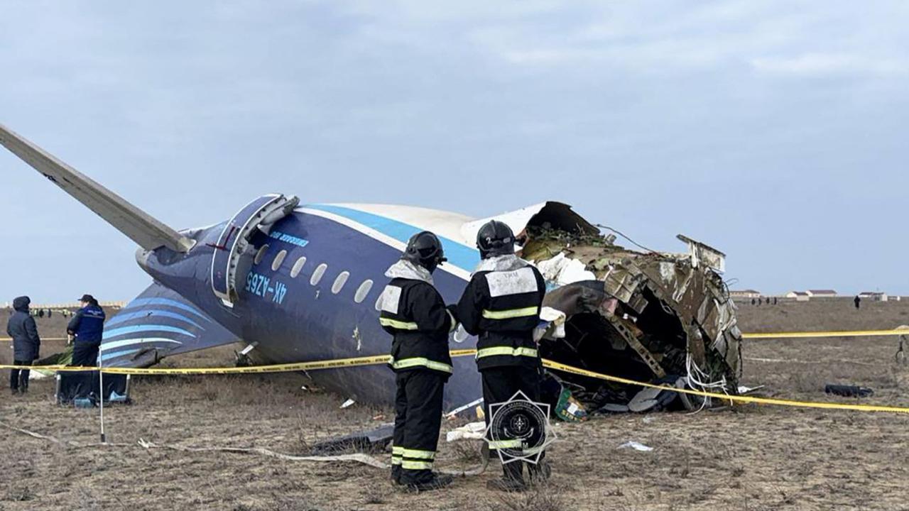 FOTO: Kondisi Pesawat Azerbaijan Airlines Hancur Lebur usai Jatuh di Kazakhstan