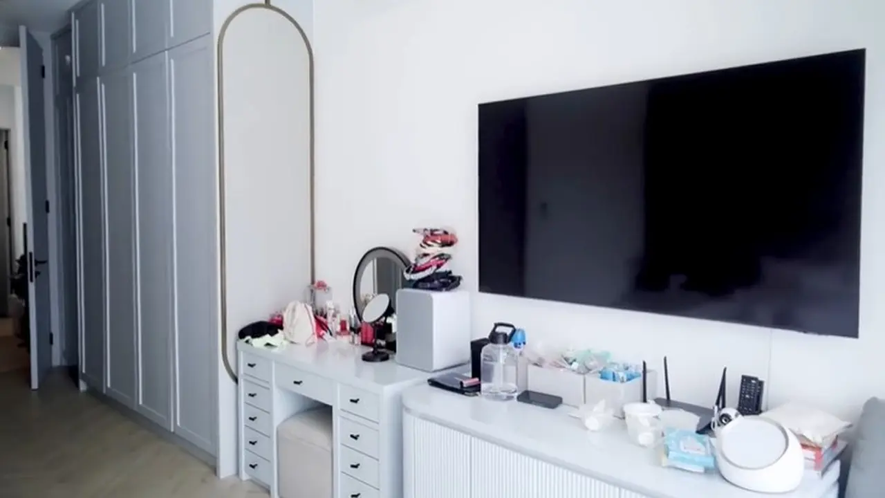 Potret Kamar Tidur Tarra Budiman dan Gya Sadiqah (YouTube/Olivia Jensen)