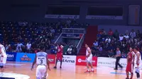 Aspac Jakarta memenangi pertandingan ketat kontra Garuda Bandung pada seri keenam Indonesia Basketball League (IBL) di Britama Arena, Jakarta, Jumat (3/3/2017). (Bola.com/Andhika Putra), 