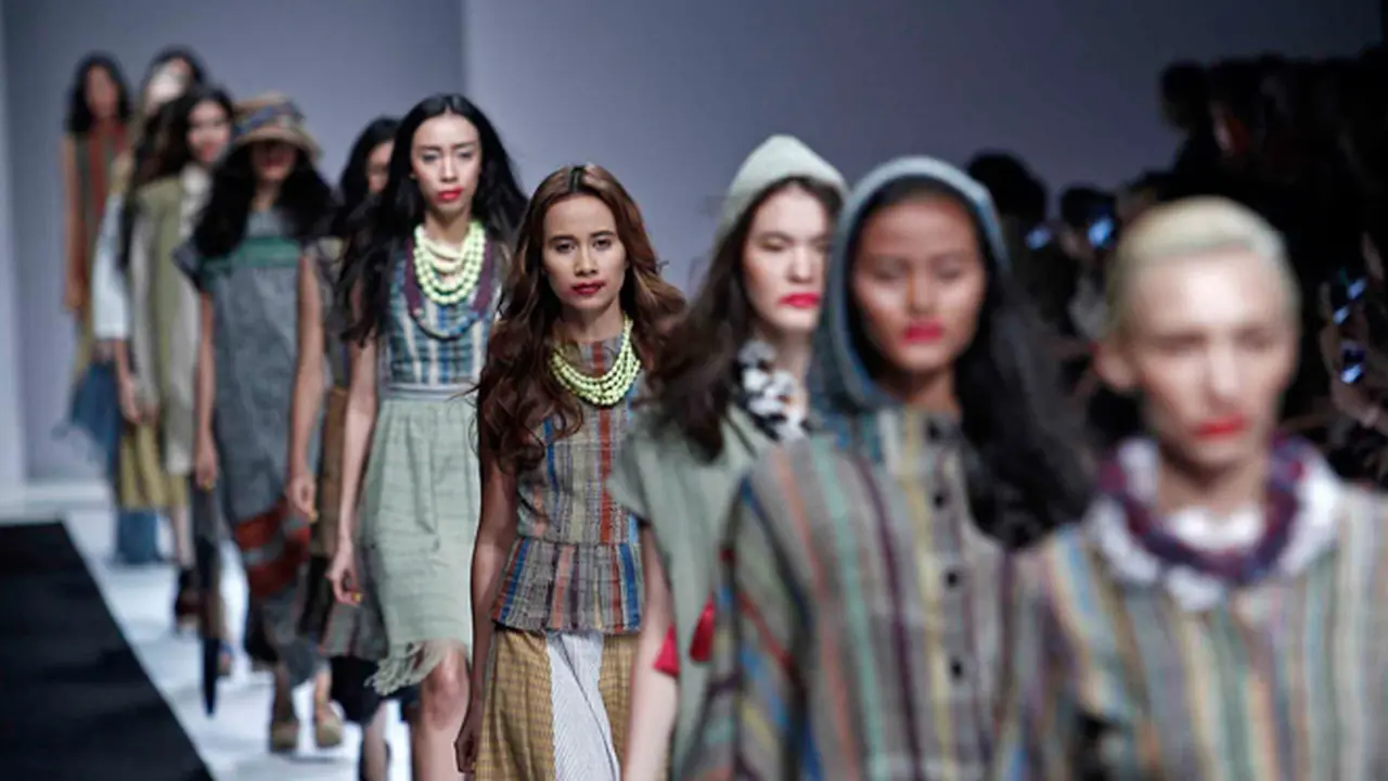 Amanda Kolaborasikan Tenunan Baduy dalam Warna Pop-Art