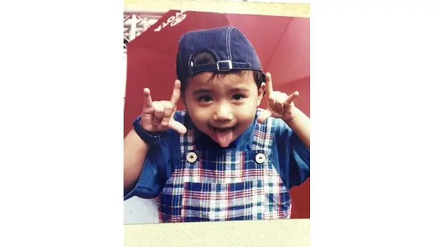 5 Foto Jadul Joshua Suherman Saat Anak-anak, Lawas Banget