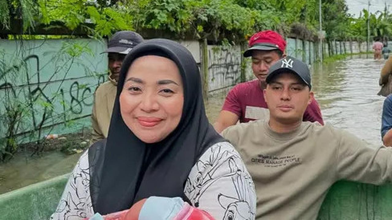 Potret Dapur Rumah Milik Muzdalifah yang Menampilkan Model Sederhana yang Kontras Dengan Kemewahan Klasik