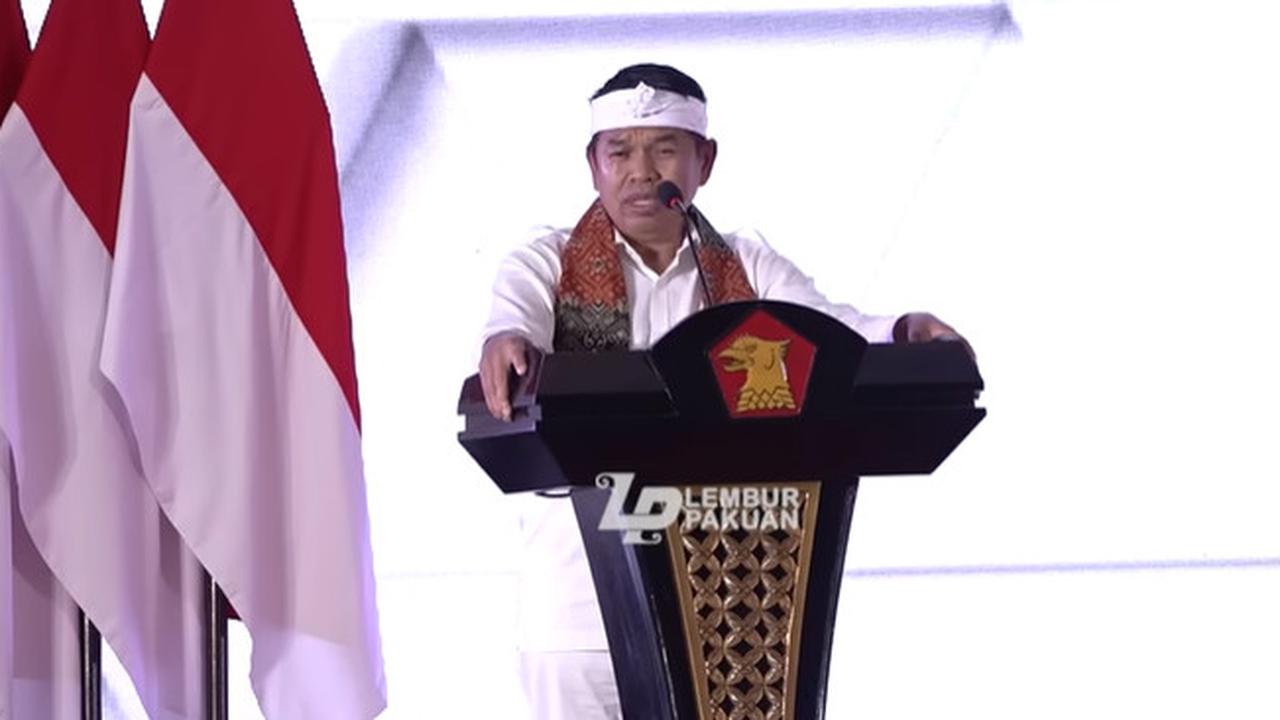 Bantu Korban Bencana, Dedi Mulyadi Lelang Ikat Kepala Capai Rp1,6 Miliar 'Kalau Ingin Jadi Gubernur Pakai Ini