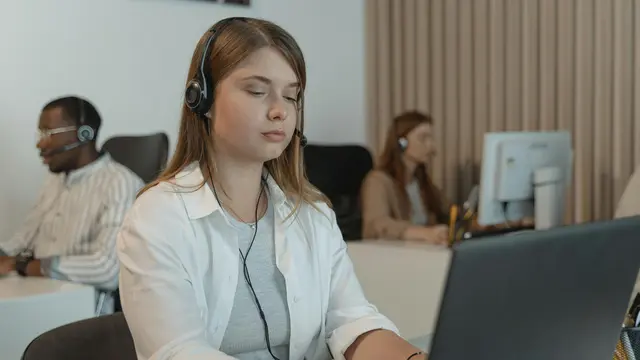 Ilustrasi Call Center